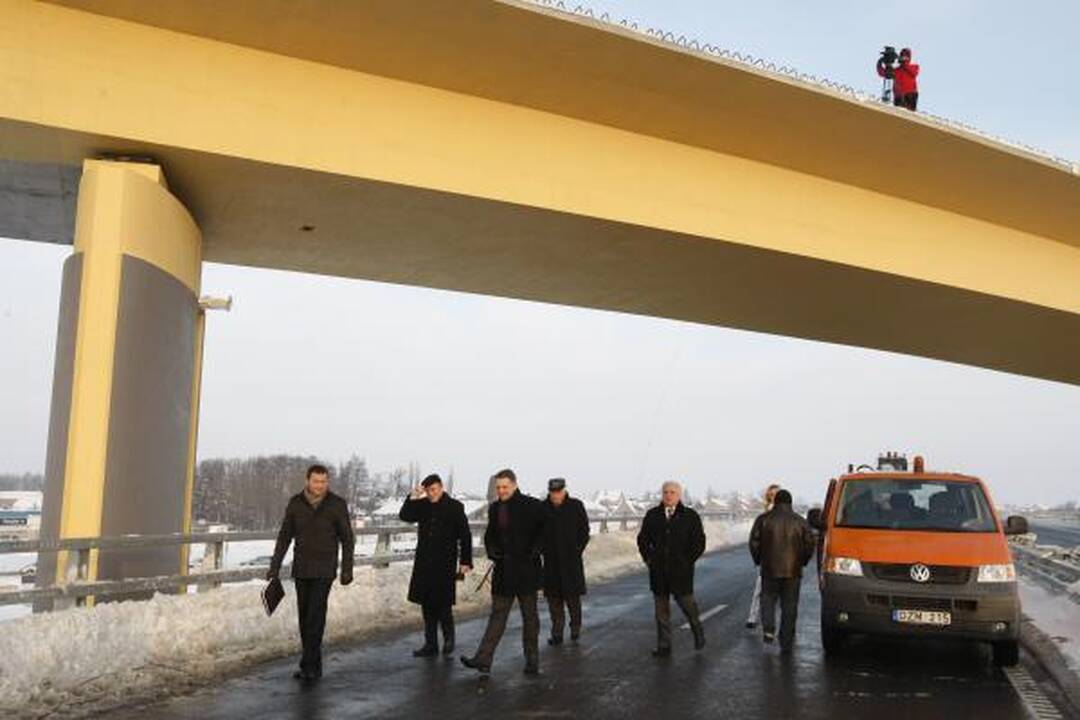 Jakų žiede atidaryta rekordinė estakada mažins spūstis