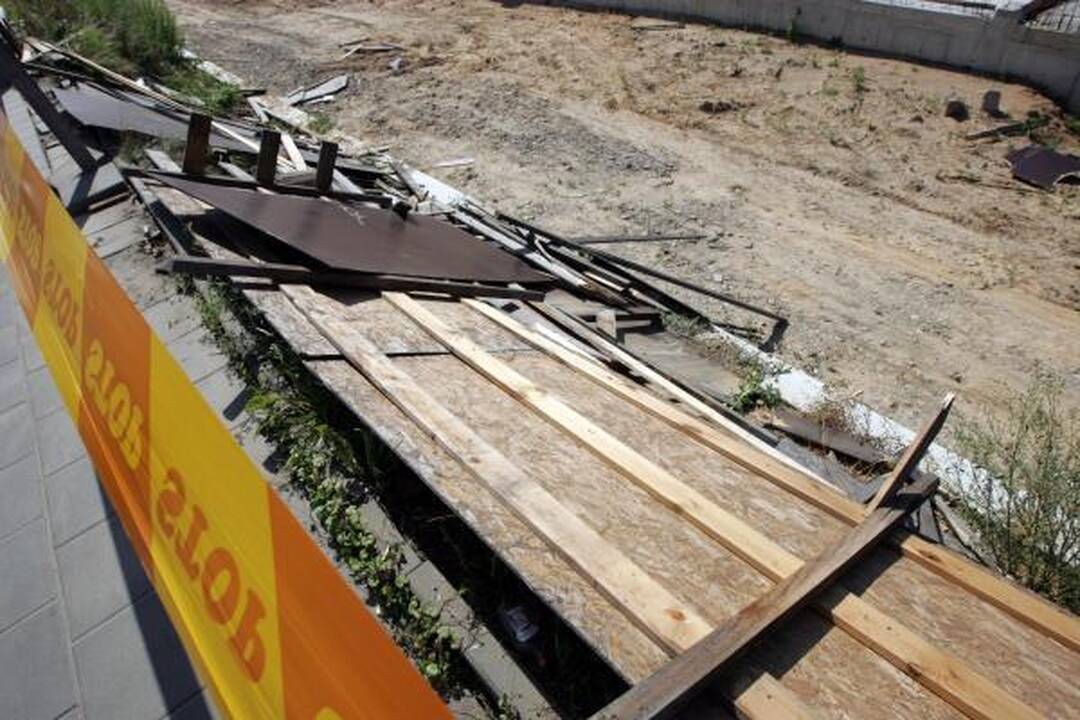 Jaunų vilniečių naktinis pasilakstymas baigėsi statybos aikštelėje
