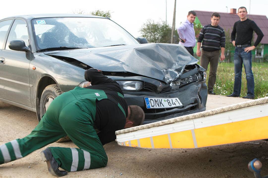Vilniaus rajone mirtinai sužalotas automobilį kelyje remontavęs vyras