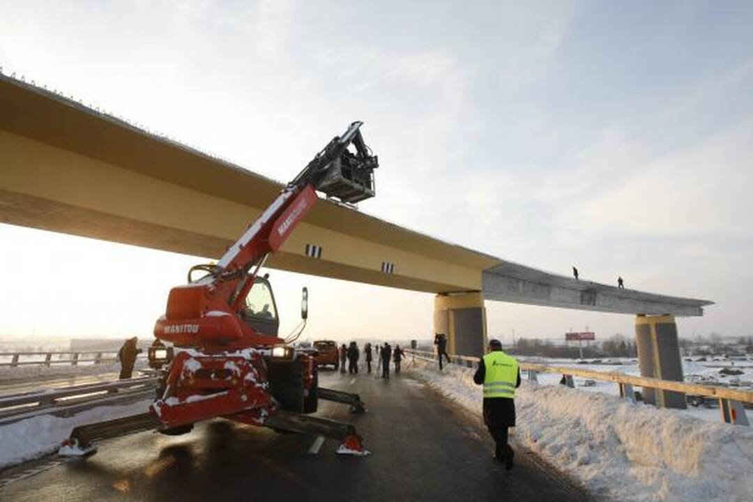 Jakų žiede atidaryta rekordinė estakada mažins spūstis