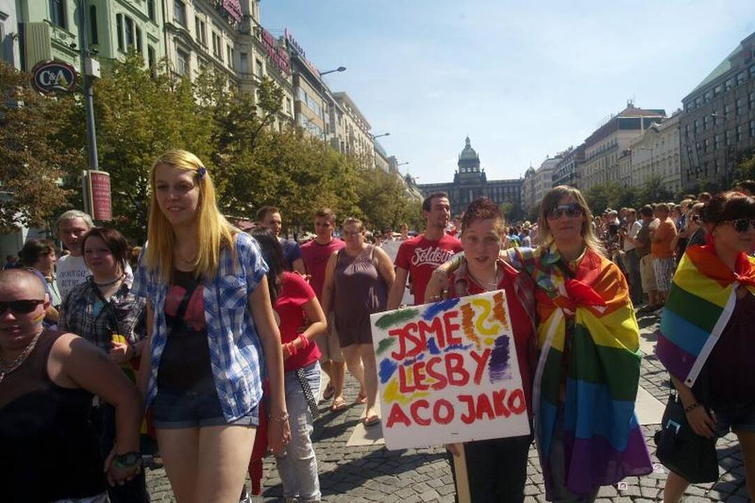Prahos gėjų paradas priviliojo tūkstančius dalyvių