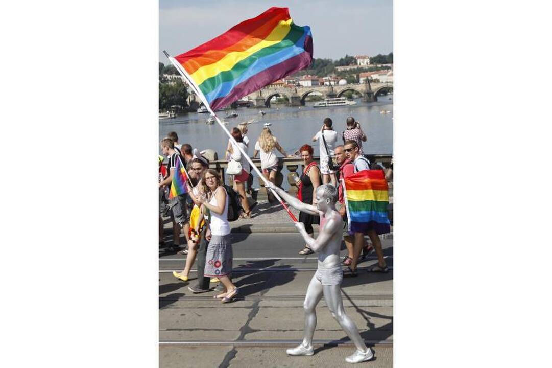 Prahos gėjų paradas priviliojo tūkstančius dalyvių