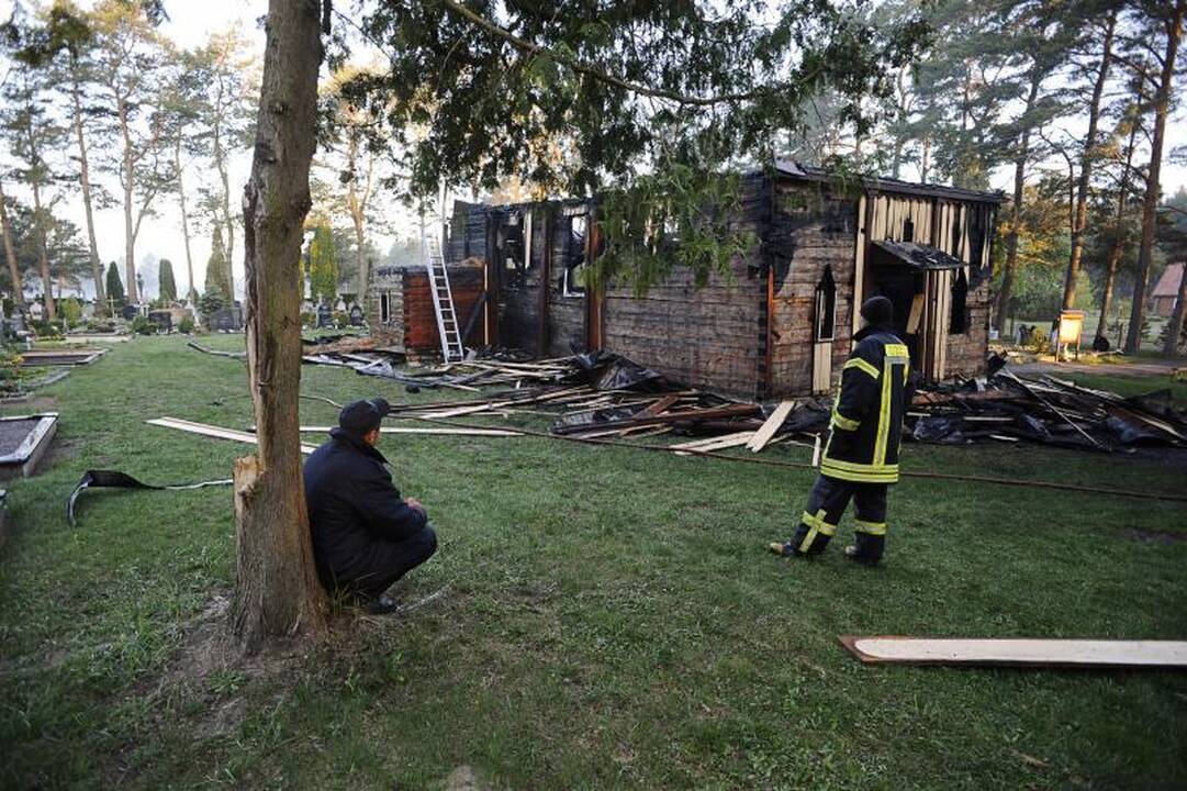 Gaisras sunaikino Paštuvos bažnyčią Kauno rajone   