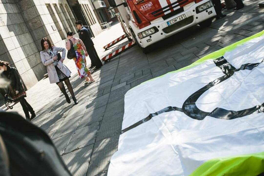 Šilainių tragedijos pamokos: ugniagesiai išbandė naują oro pagalvę