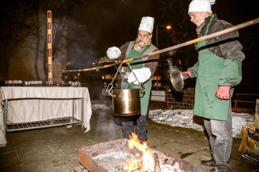 Įsimintiniausiam miesto menininkui D. Kajokui – dainos ir gėlės