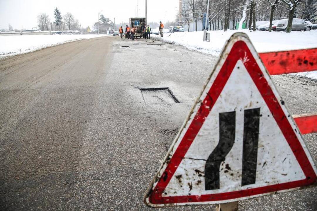 Aplaidumas ar išlaidumas? Kaune gatvės asfaltuojamos ir sningant