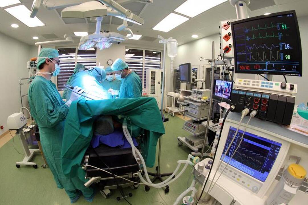 Po peties sąnario operacijos gali vaikščioti ant rankų