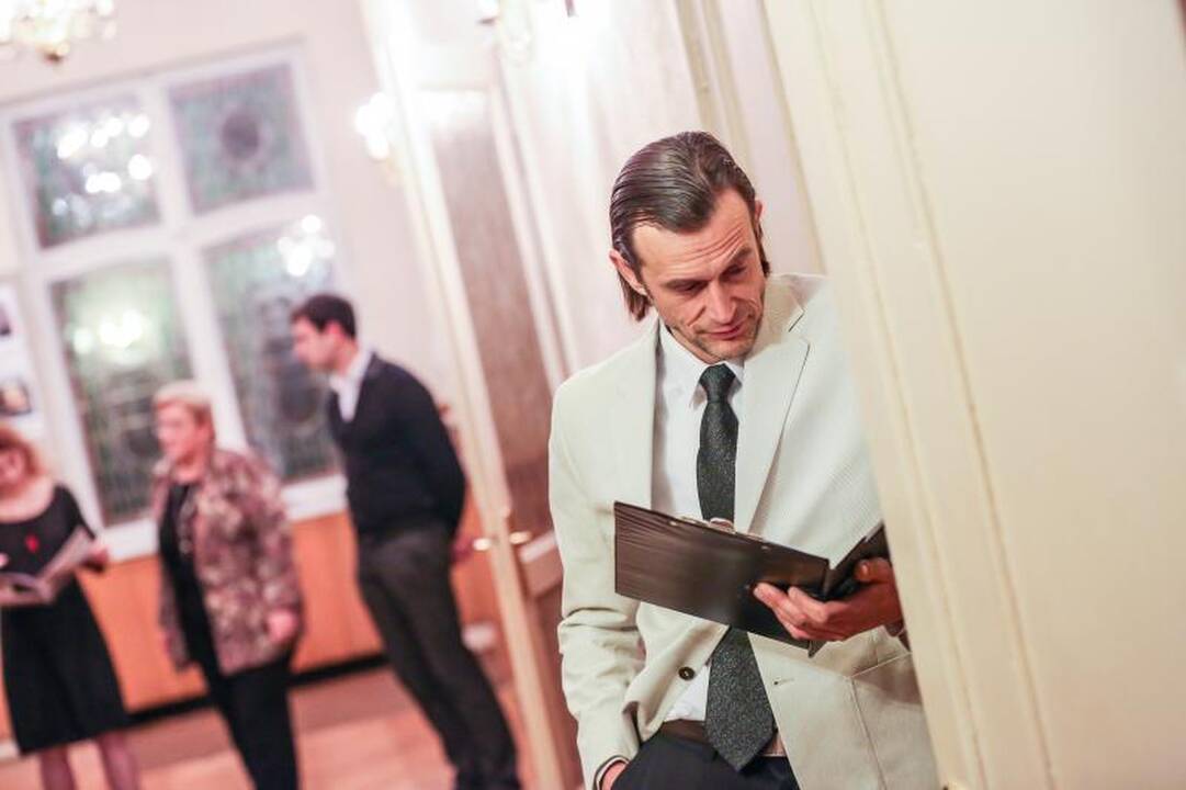 Įsimintiniausiam miesto menininkui D. Kajokui – dainos ir gėlės