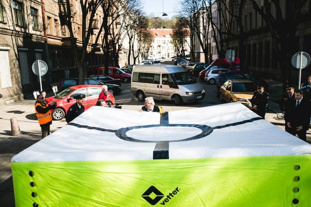 Šilainių tragedijos pamokos: ugniagesiai išbandė naują oro pagalvę
