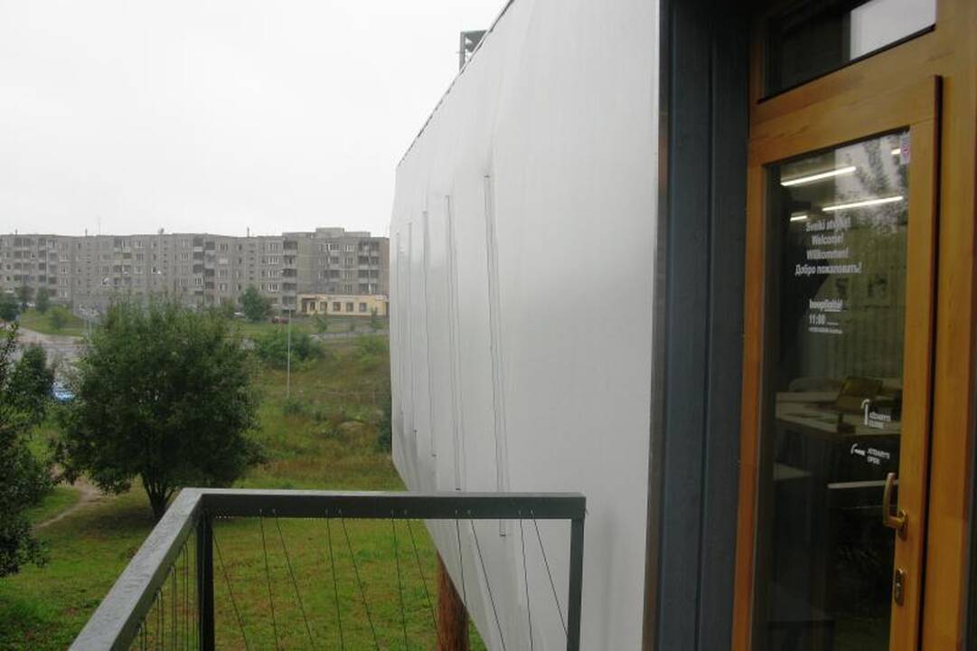 Pilaitės pakraštyje iškilo keistas pastatas iš konteinerių