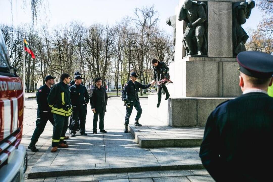 Šilainių tragedijos pamokos: ugniagesiai išbandė naują oro pagalvę