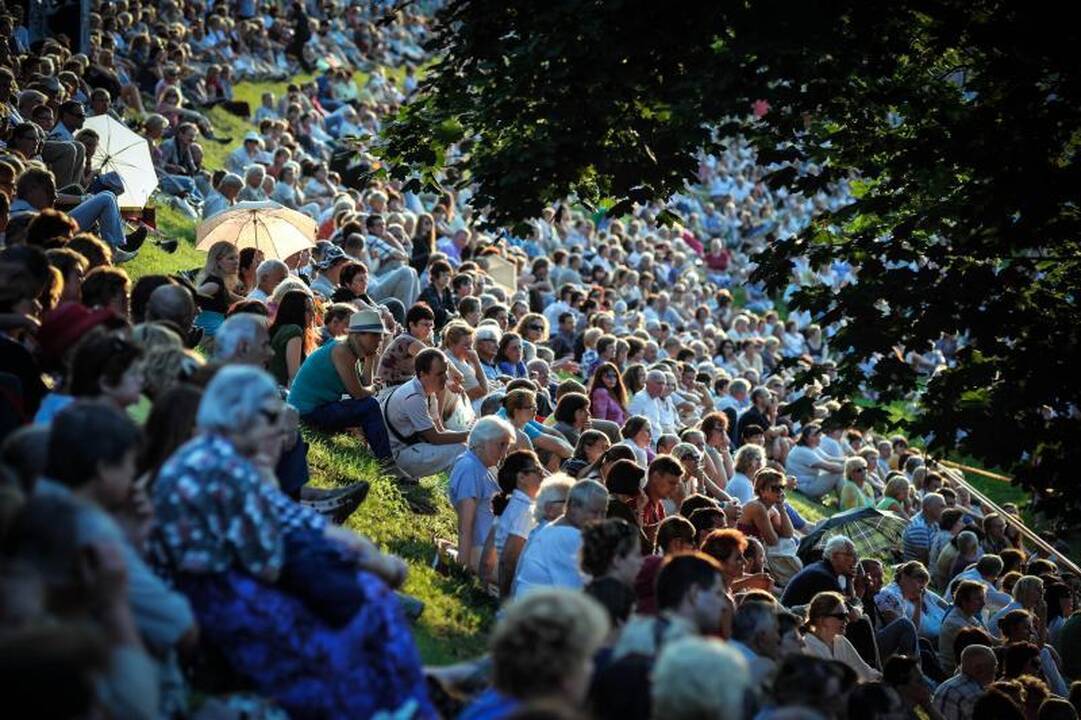 „Operetę Kauno pilyje“ lydėjo saulės ir gerbėjų šiluma