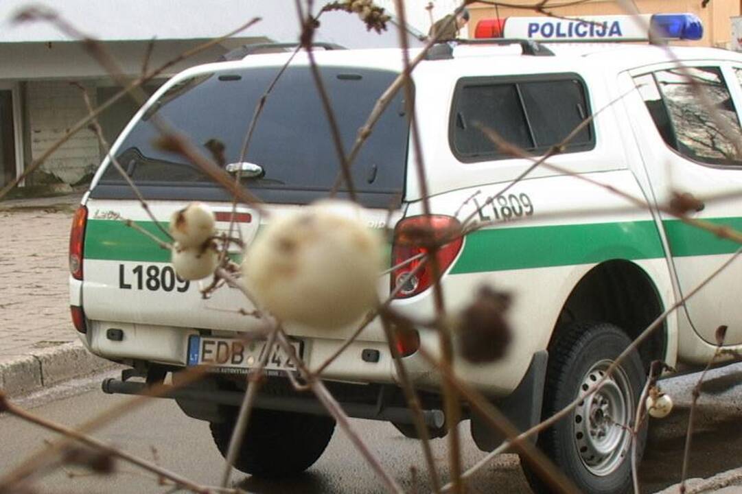 Vairuotojas Klaipėdoje nuvertė stovos skaitiklį