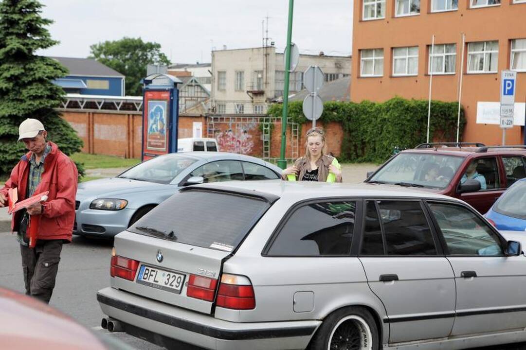 „Pasibučiavę“ keturi automobiliai užkimšo Pilies gatvę