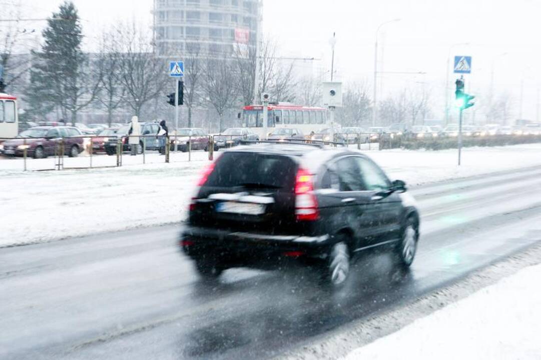 Naktį daug kur snigs, rytą formuosis plikledis