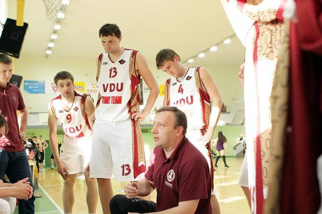 Prispaustą pradedantį vairuotoją ištraukė gelbėtojai