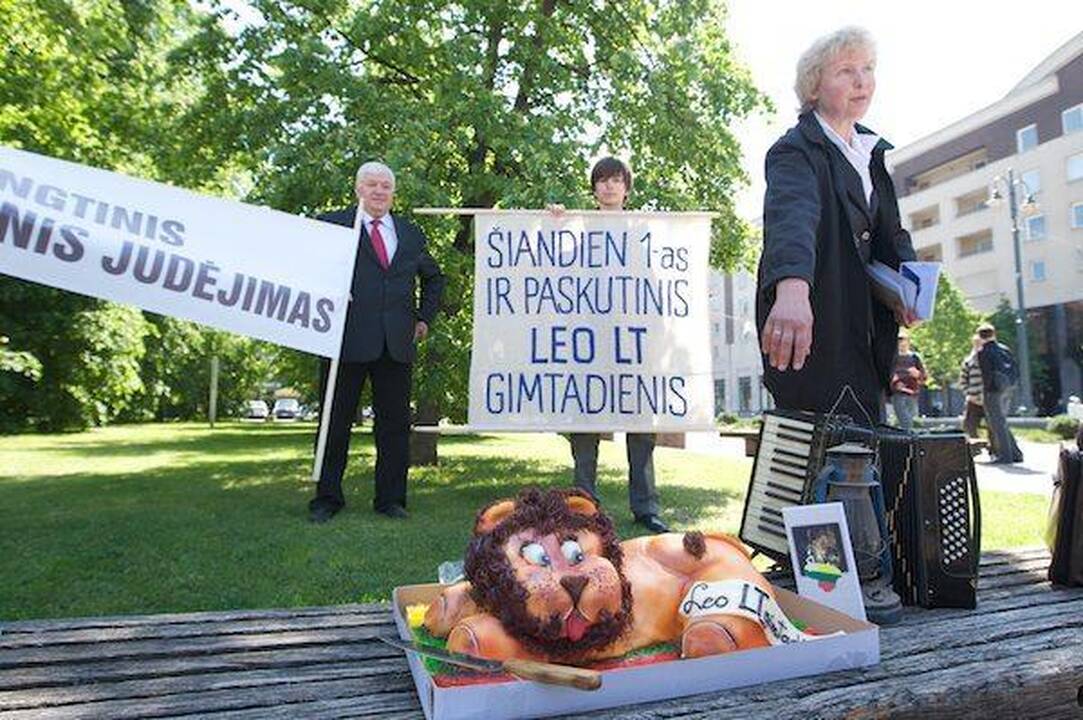 Prie Seimo „švenčiamas" „Leo" gimtadienis