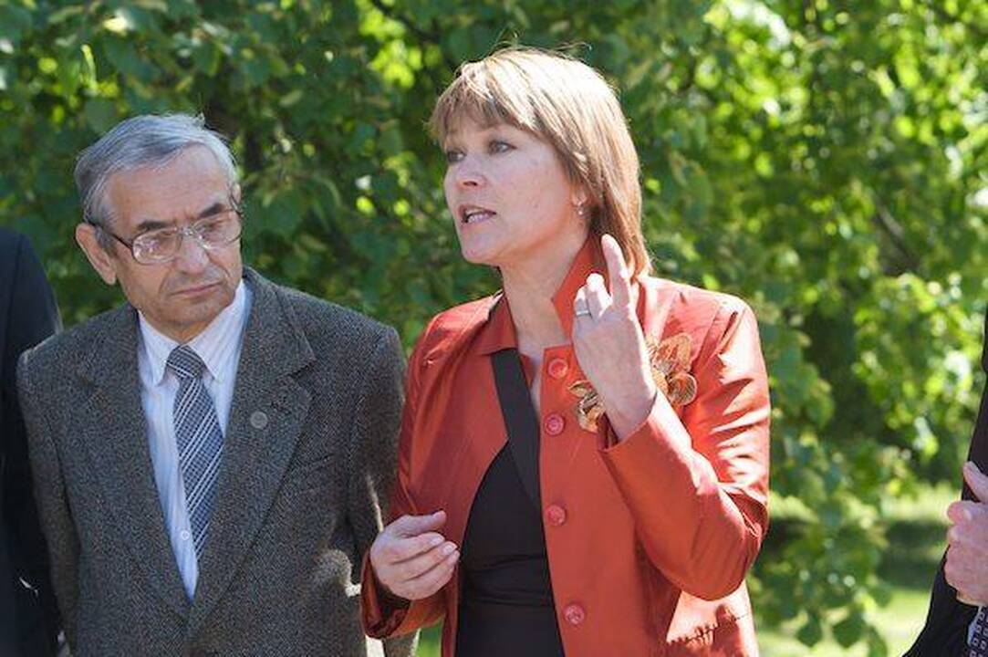 Prie Seimo „švenčiamas" „Leo" gimtadienis