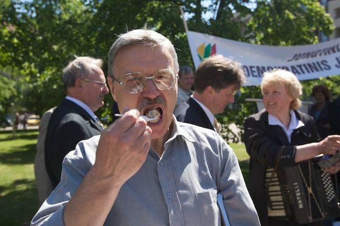 Prie Seimo „švenčiamas" „Leo" gimtadienis