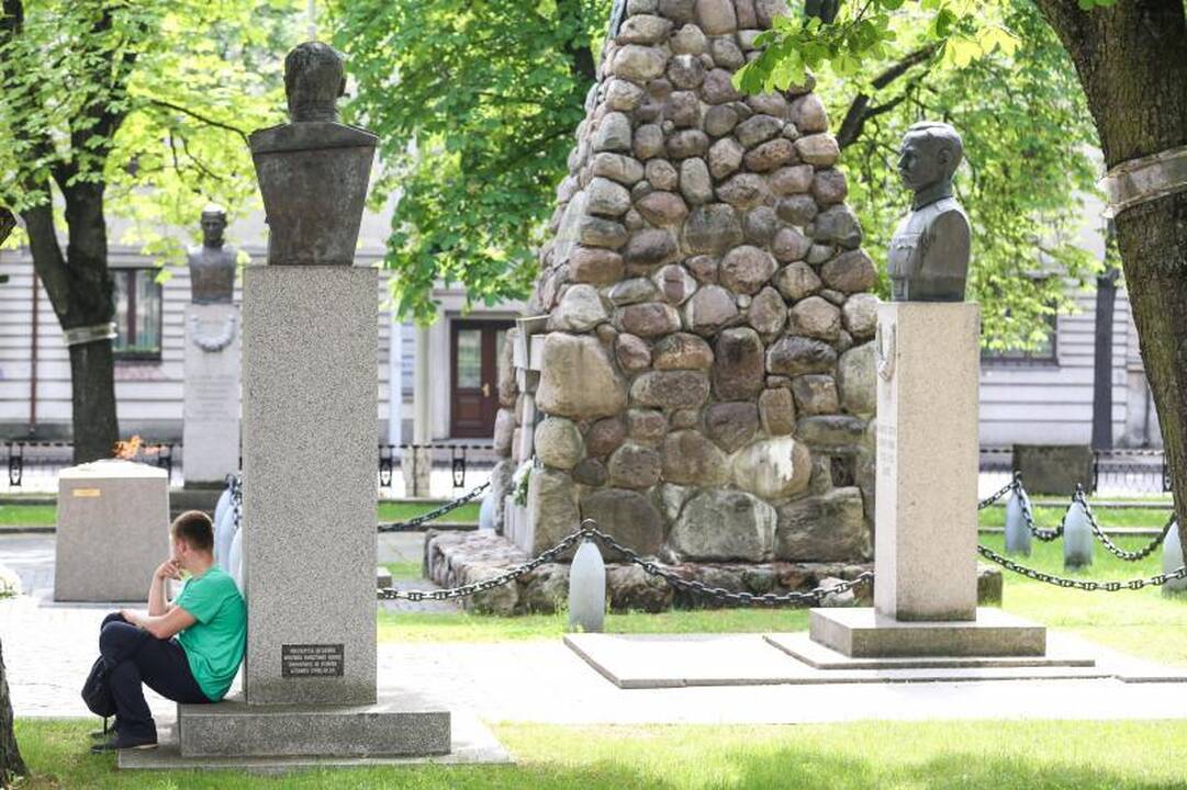 Ąžuolo vainikas papuošė trapius poetės T. Marcinkevičiūtės pečius