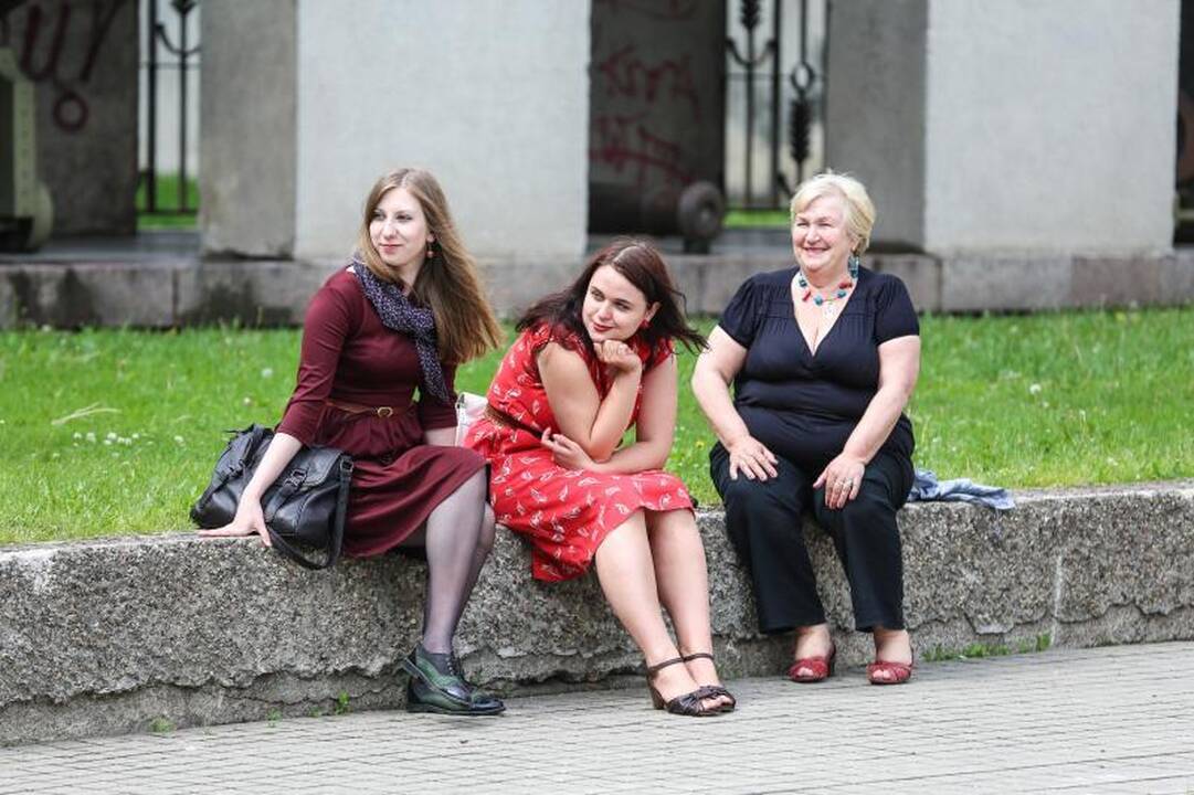 Ąžuolo vainikas papuošė trapius poetės T. Marcinkevičiūtės pečius