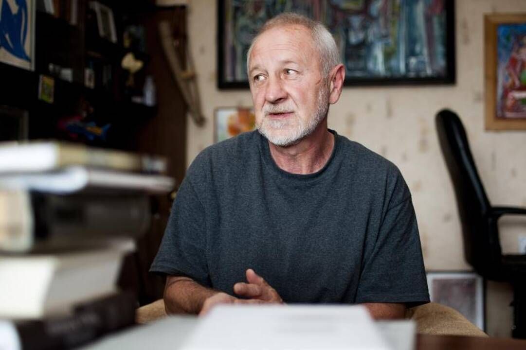 D.Kajokas: nesmagu, kad vis dar poeziją rašau