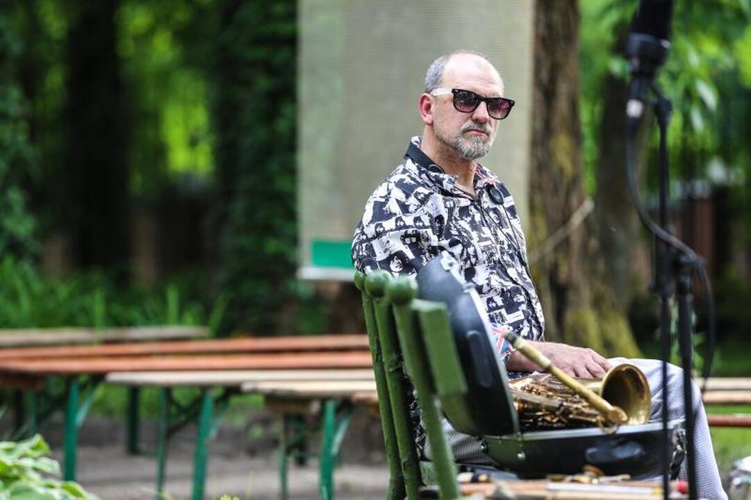 Ąžuolo vainikas papuošė trapius poetės T. Marcinkevičiūtės pečius