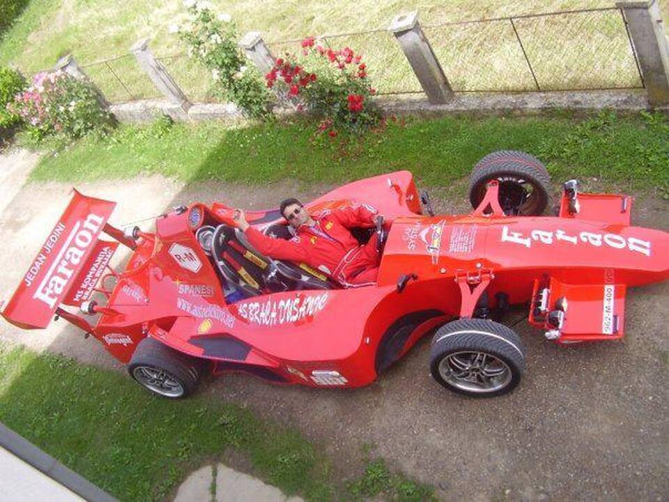 Bosnio garaže pasigaminta formulė - miesto gatvėms (foto)