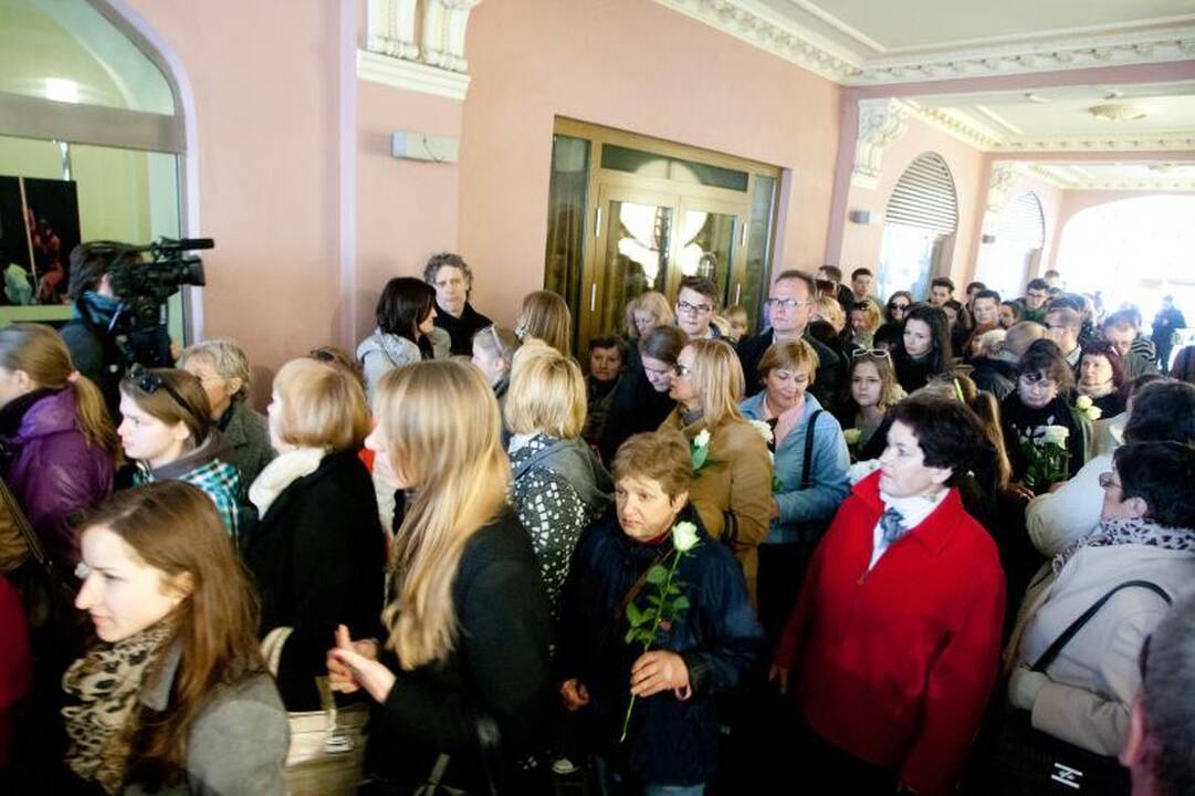 Lietuva atsisveikina su V. Šapranausku (papildyta)