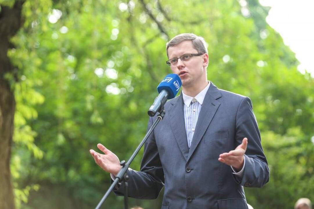 Ąžuolo vainikas papuošė trapius poetės T. Marcinkevičiūtės pečius