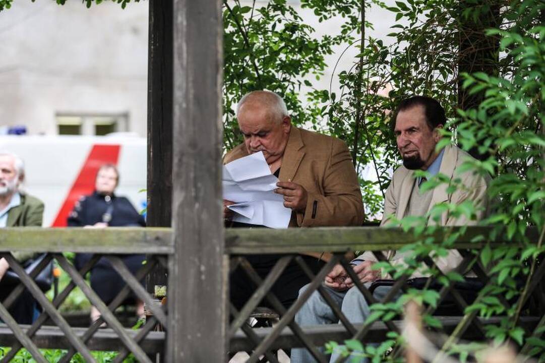 Ąžuolo vainikas papuošė trapius poetės T. Marcinkevičiūtės pečius
