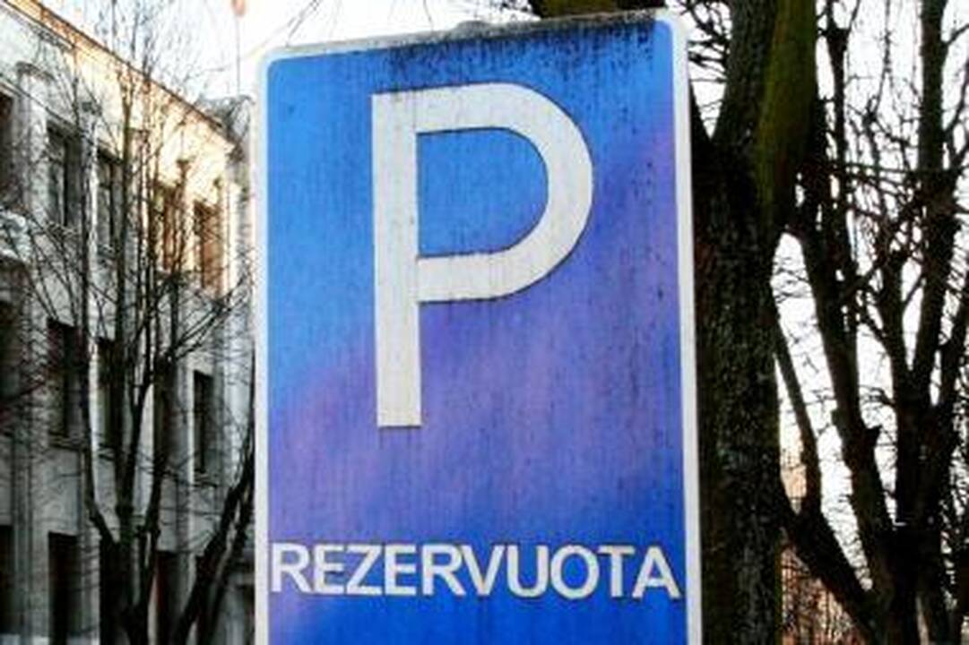 Siūloma vietas mašinoms rezervuoti pigiau