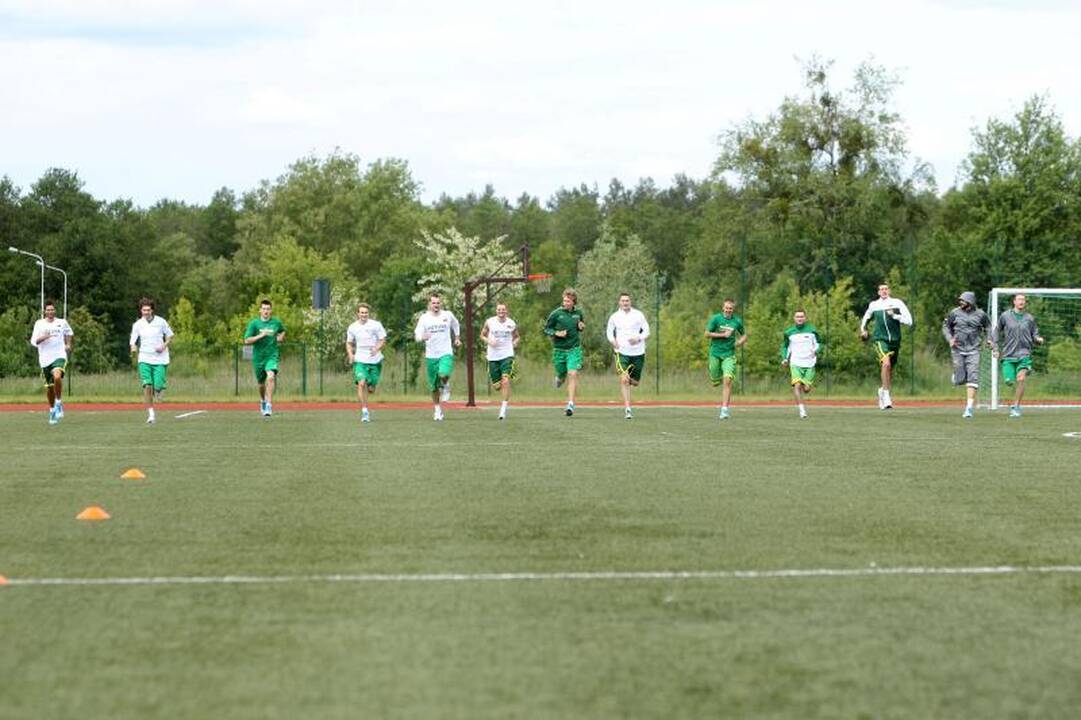 Pirmoje krepšinio rinktinės treniruotėje – optimistinės nuotaikos