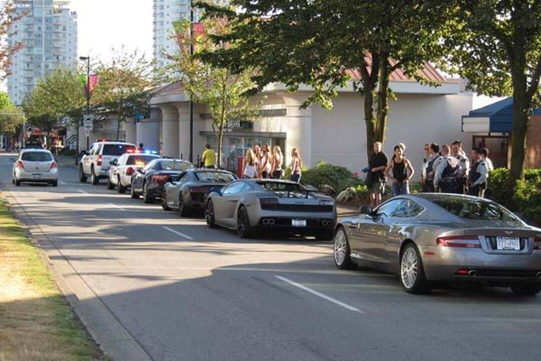 Gatvės lenktynės Vankuveryje: „supakuota“ automobilių už 5 mln. Lt