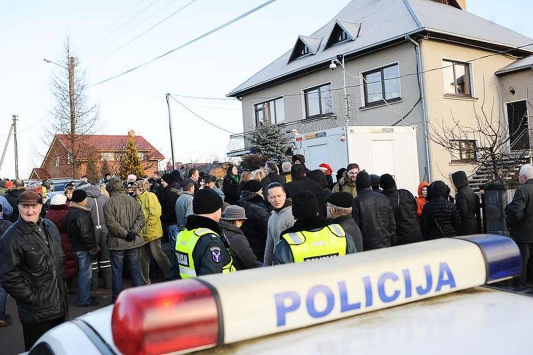 Teismo sprendimas neįvykdytas, mergaitė liko namuose (dar papildyta)