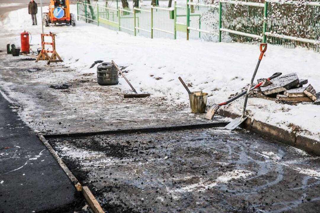 Aplaidumas ar išlaidumas? Kaune gatvės asfaltuojamos ir sningant