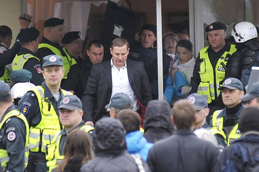 Seimo nariai prašo, kad JT ištirtų vaiko perdavimą Garliavoje