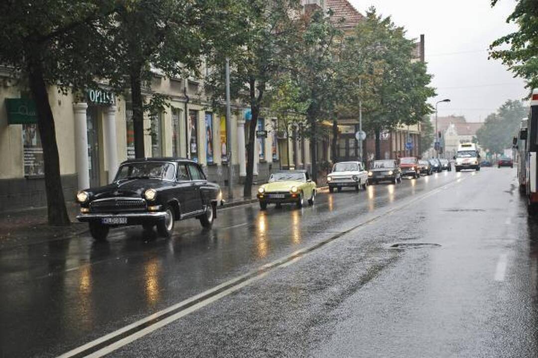 Senoviniai automobiliai Klaipėdoje palydėjo vasarą