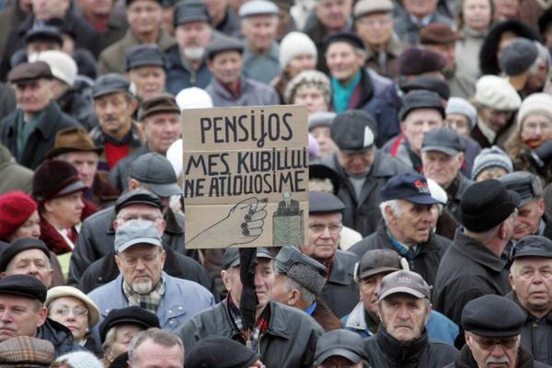 Pensininkų mitinge - kalbos apie revoliuciją bei raginimai teisti valdžią (papildyta)