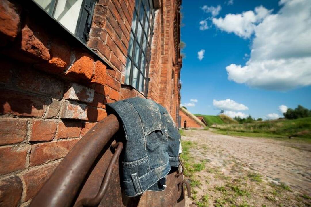 Forto pieva virto šachmatų lenta, o žmonės – karaliais ir rikiais