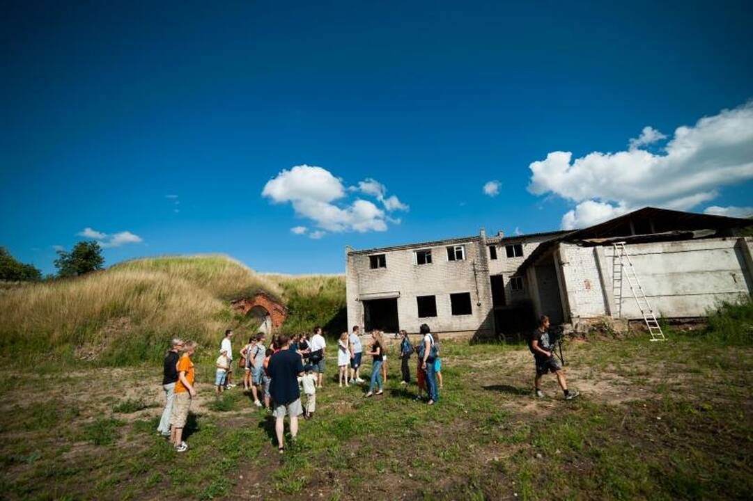 Forto pieva virto šachmatų lenta, o žmonės – karaliais ir rikiais
