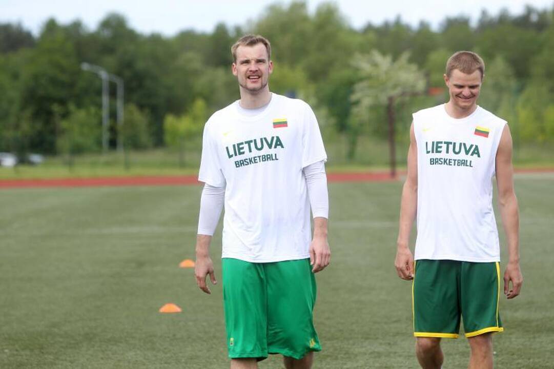 Pirmoje krepšinio rinktinės treniruotėje – optimistinės nuotaikos