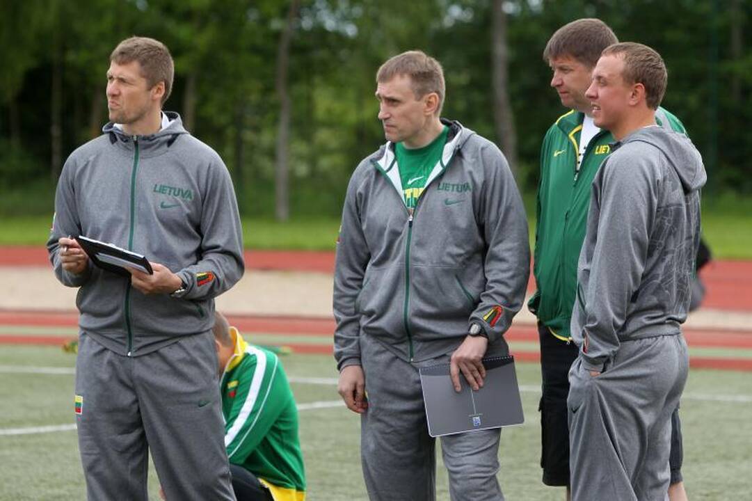 Pirmoje krepšinio rinktinės treniruotėje – optimistinės nuotaikos