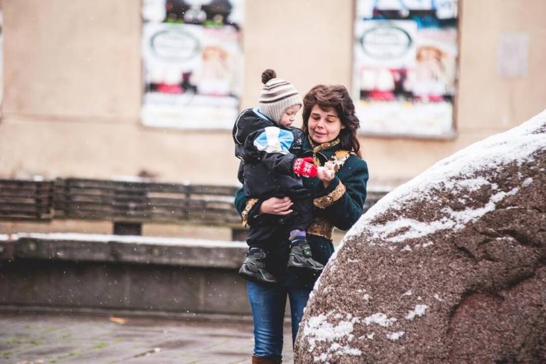Sniegas         kelininkų     į    Kauno      gatves neišvijo