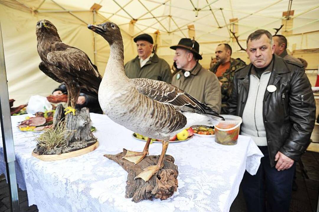 Medžiotojai laimikiu dalijosi su kauniečiais