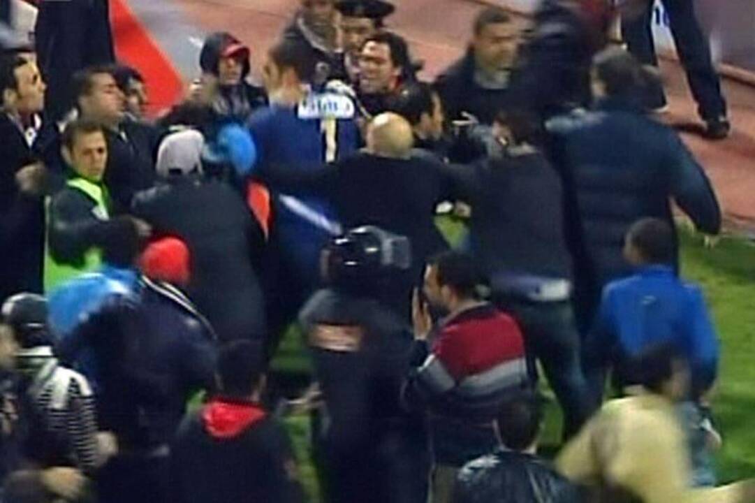 Egipte po futbolo aistruolių riaušių atleistas miesto saugumo vadovas