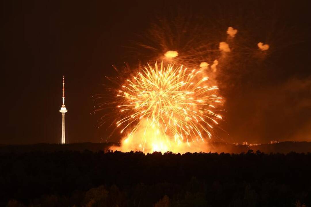 Vilniaus dangų nušvietė kvapą gniaužiantys fejerverkai