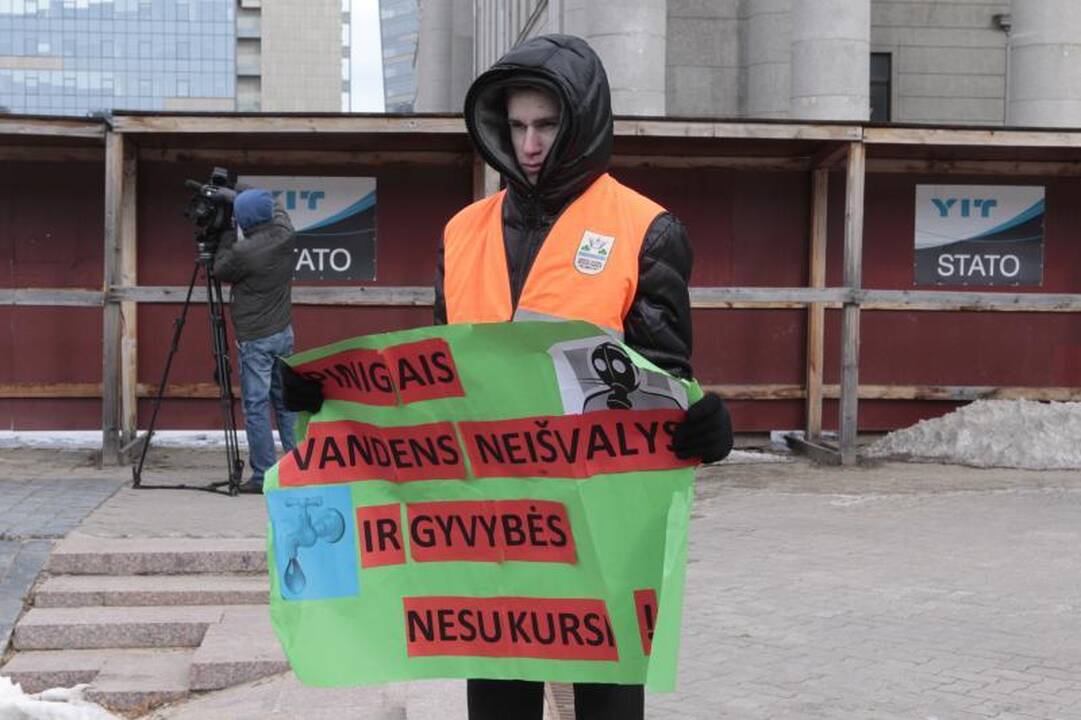 Prie Seimo vėl piketuota prieš skalūnų dujas