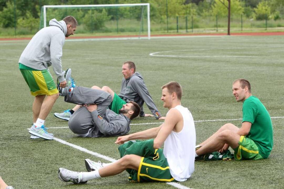 Pirmoje krepšinio rinktinės treniruotėje – optimistinės nuotaikos
