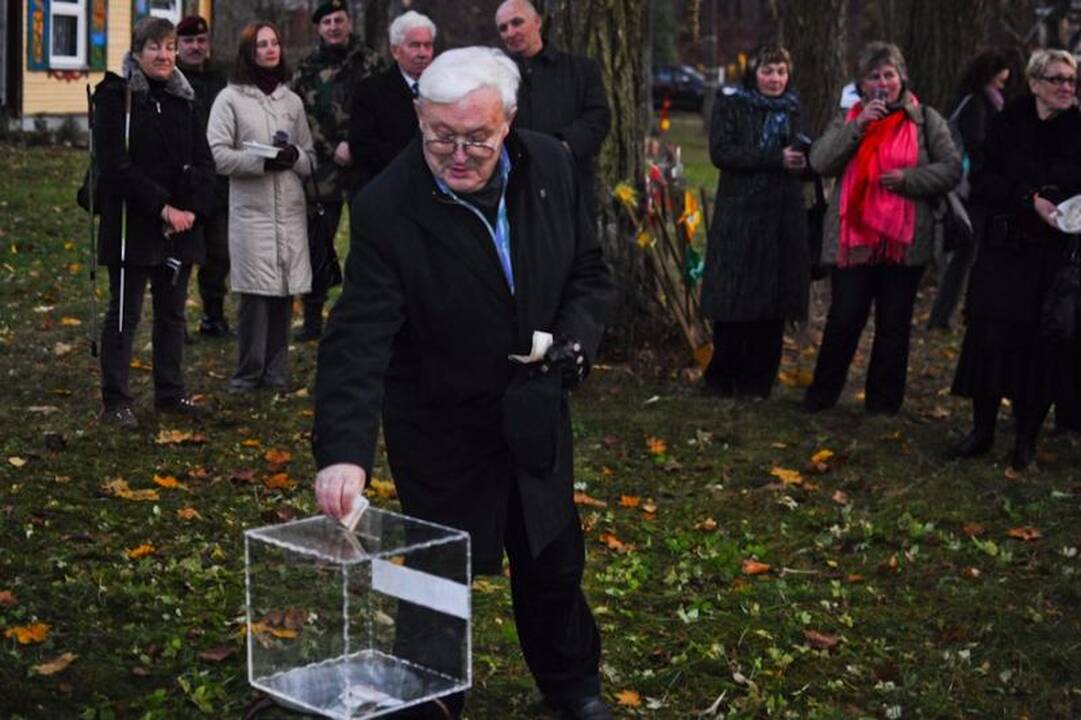 Ministras D.Jankauskas aukojo ir kvietė košės